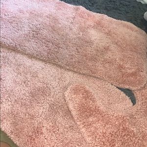 Pink bathroom rug set